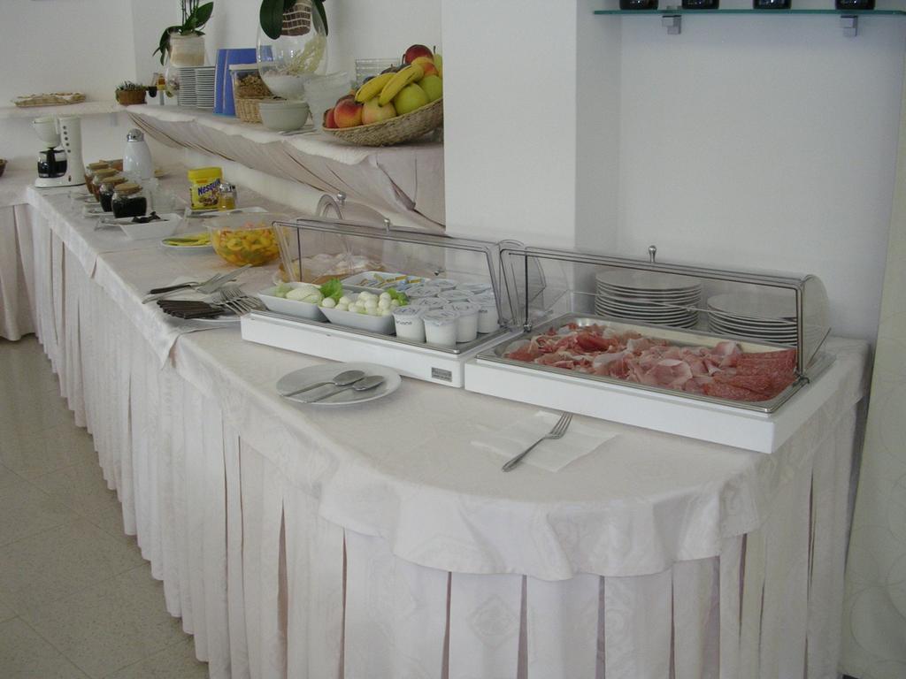 Hotel Escorial Cervia Extérieur photo