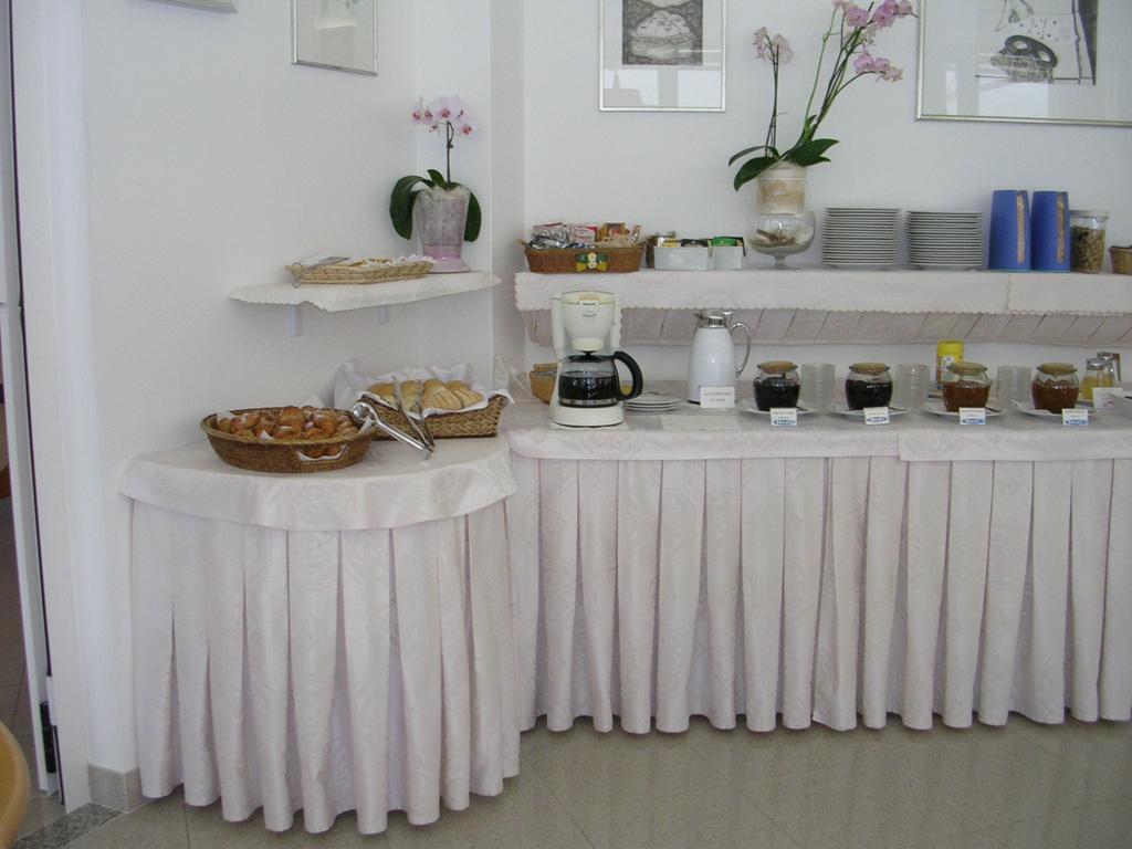 Hotel Escorial Cervia Extérieur photo