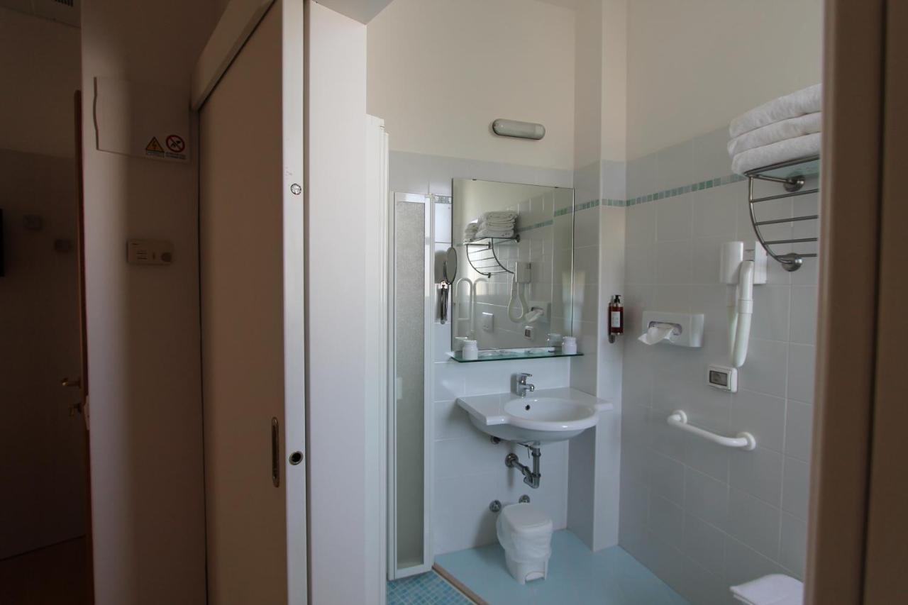 Hotel Escorial Cervia Extérieur photo