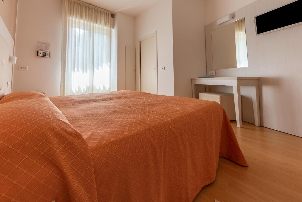 Hotel Escorial Cervia Extérieur photo
