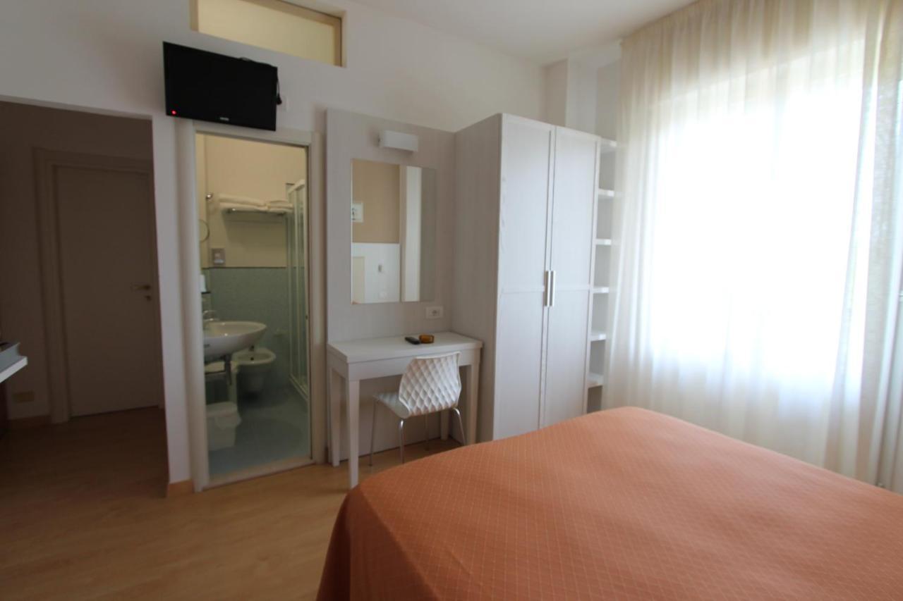 Hotel Escorial Cervia Extérieur photo