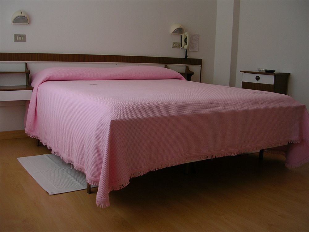 Hotel Escorial Cervia Extérieur photo